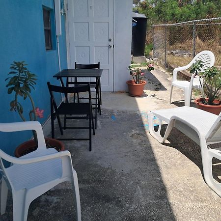 Michand Guest Apartments- Cozy One Or Two Bedroom- 5 Walk Minutes From Airport 10 Mins Drive To Oistins Or Beach Christ Church Exterior foto