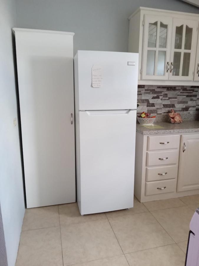 Michand Guest Apartments- Cozy One Or Two Bedroom- 5 Walk Minutes From Airport 10 Mins Drive To Oistins Or Beach Christ Church Exterior foto