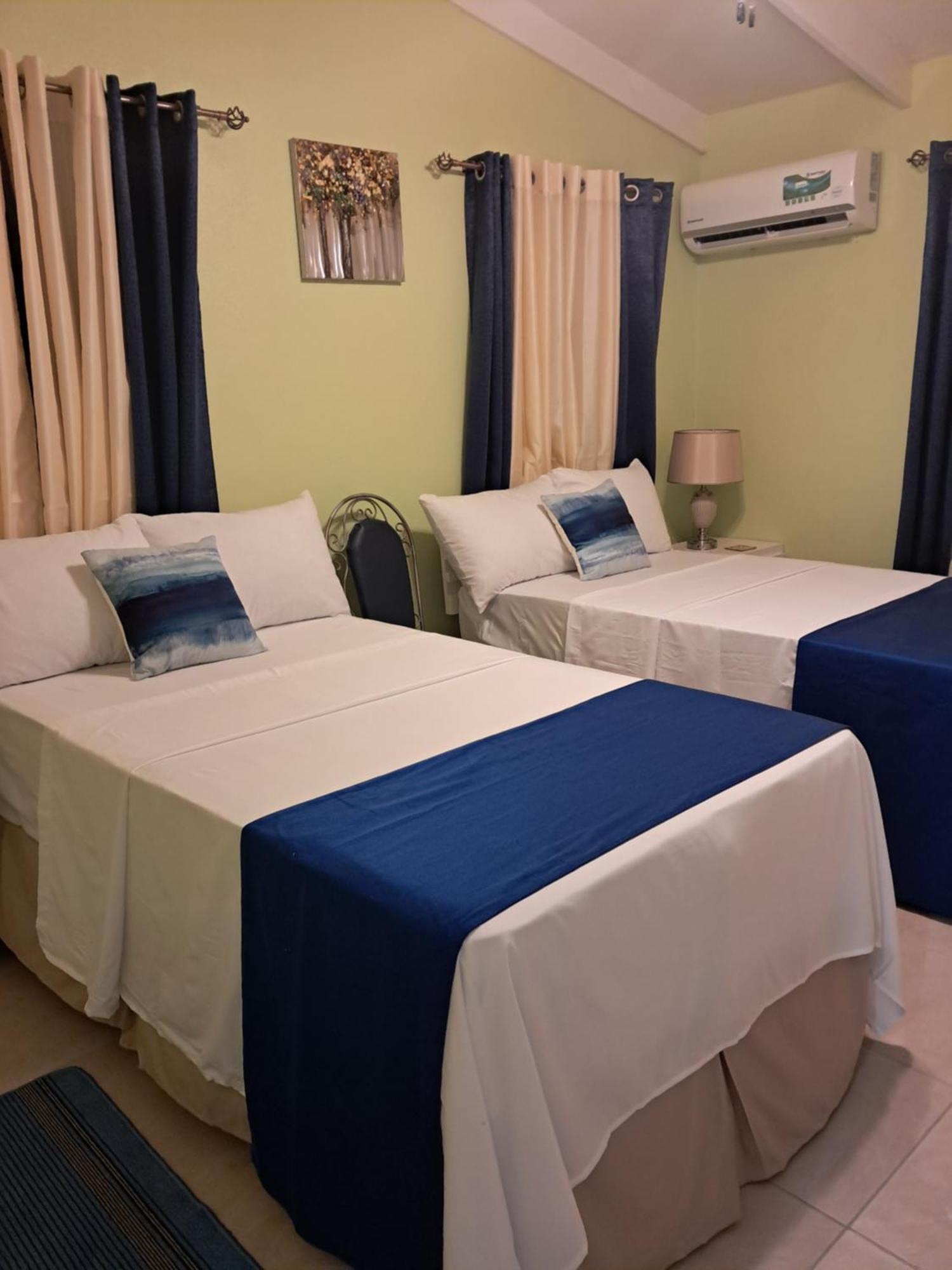 Michand Guest Apartments- Cozy One Or Two Bedroom- 5 Walk Minutes From Airport 10 Mins Drive To Oistins Or Beach Christ Church Exterior foto