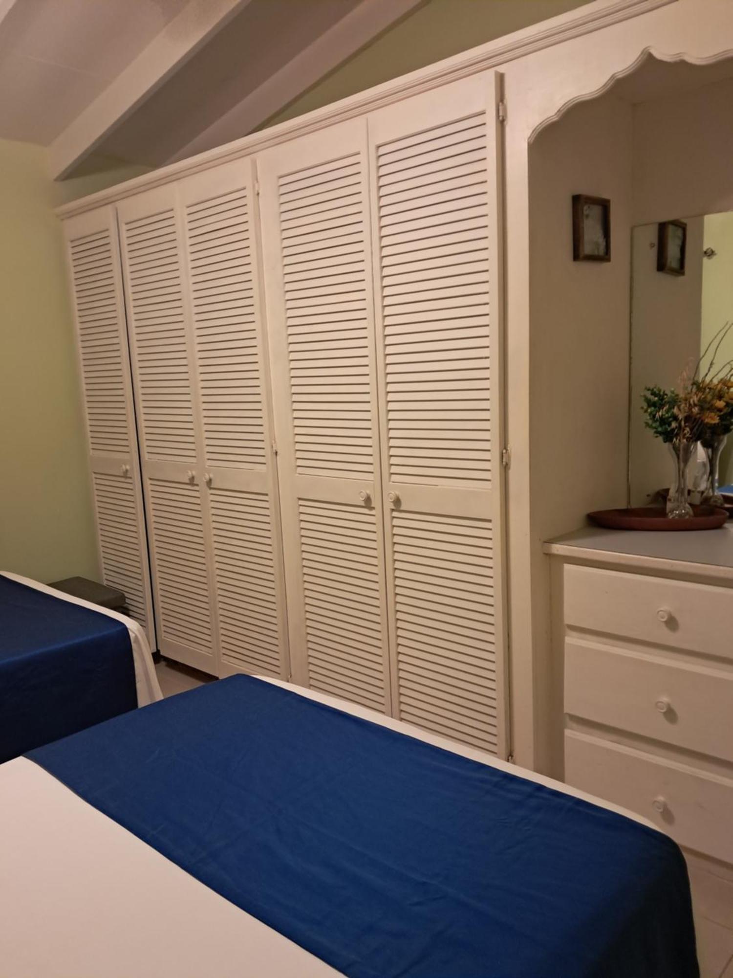 Michand Guest Apartments- Cozy One Or Two Bedroom- 5 Walk Minutes From Airport 10 Mins Drive To Oistins Or Beach Christ Church Exterior foto